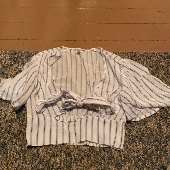 Cute top - Picture 1 of 1